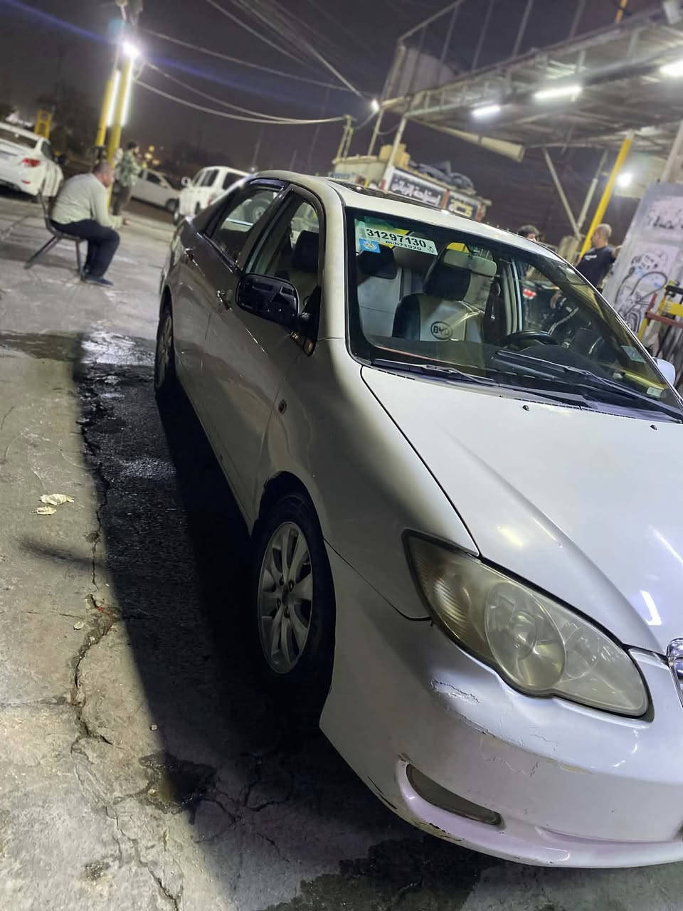 السلام عليكم من رخصة الادمن بي واي دي f3  اوتماتيك موديل 2012 بيها طخات بسيطه مابيها صبغ السياره مكينتها بيها تبخير وبوري التبريد الحار طاك فقط  مواصفاتها 4 جام كهرباء وفتحة سقف وشاشه وكامره ماشيه 199  حجم المكينه 1600 السعر 53 وبيها مجال بسيط  عنوانها بغداد الشعب رقم الهاتف ***********
