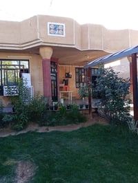 يوجد بيت للبيع مساحه 350 متر يحتوي على 3غرف نوم واستقبال ومطبخ وحولي و...