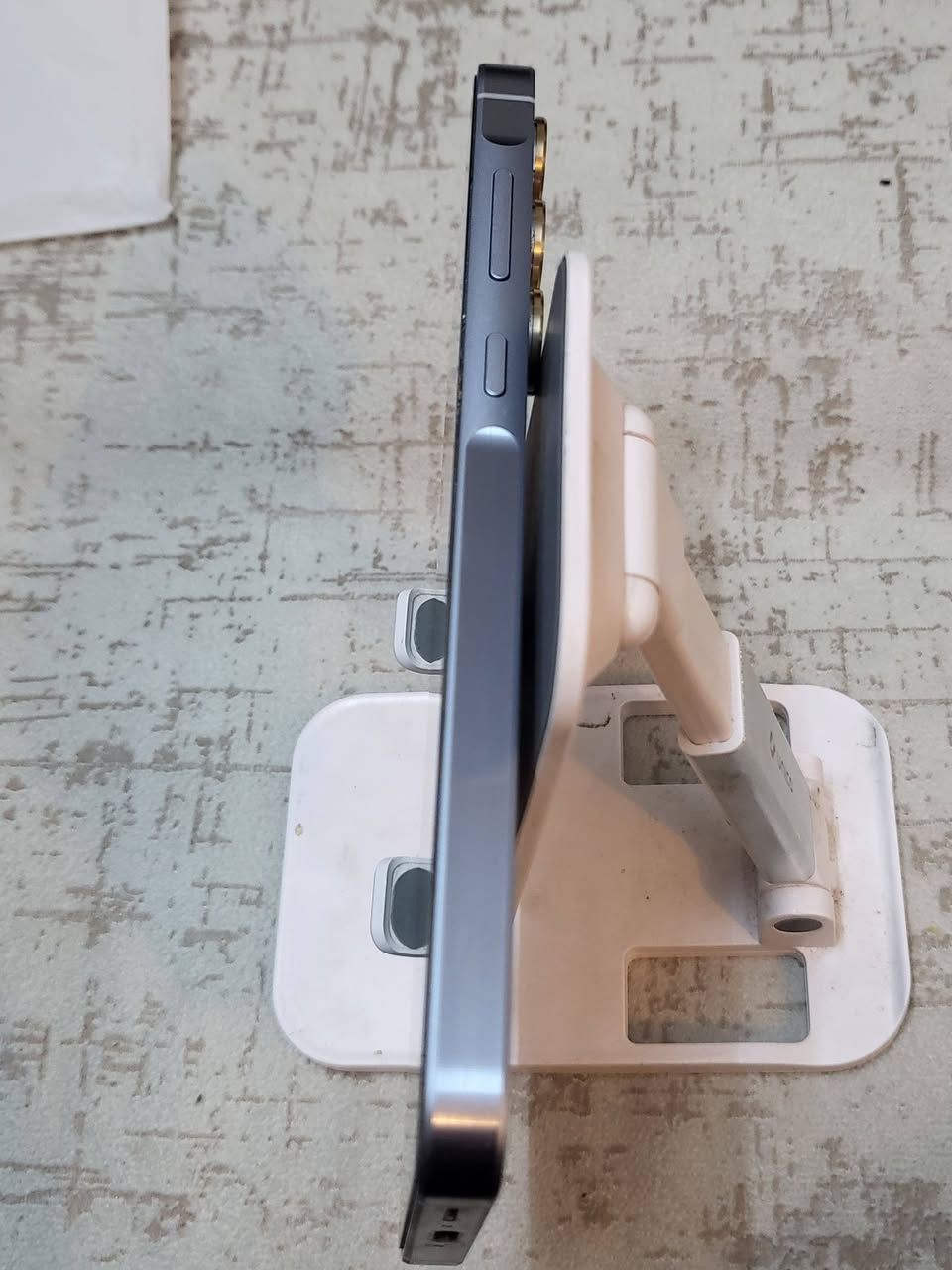 موبايل سامسونك A55 جهاز نضيف جدا 
الذاكرة 128 كيكا العشوائية 8 بدون ملحقات 
السعر 250 الف 
مكاني بغداد مدينة الصدر ***********
