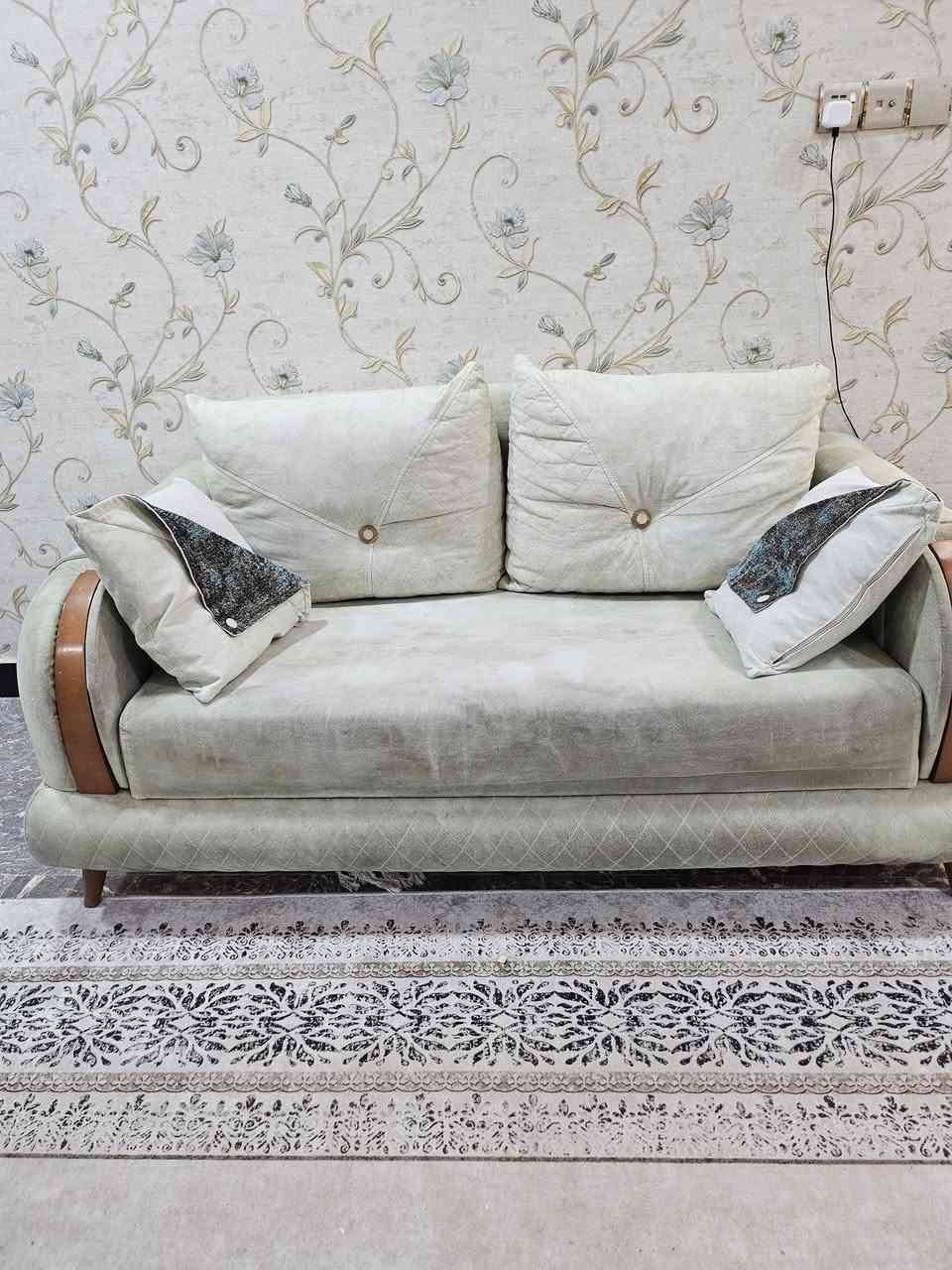 السلام عليكم قنفات للبيع ب٨٠ الف تواصل عبر الرقم ***********
