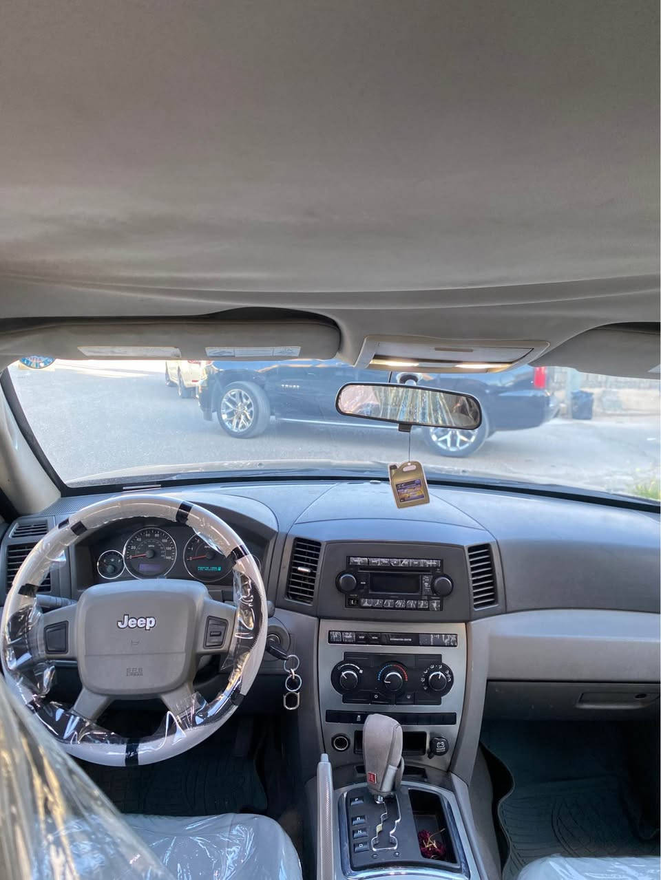 Jeep Laredo💫
2007💫
بێ بۆیاخ بی دەعم ٢کارتی بچوکی هەیە سۆنەرم داناوە💫
٦بستۆن💫دەبک ئەکسل💫
بۆیاخ ئەستور💫
وەک بیلاد ماوەتەوە💫
***********💫📞
💫گۆرینەوەش ئەکەم بە قەمەرەی ٤ بستۆن💫
١٠٥💸
بە دلم بیت ✋ السليمانية, العراق
