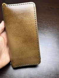 محفظة نقود • جلد طبيعي • ١٠ خانات هوية