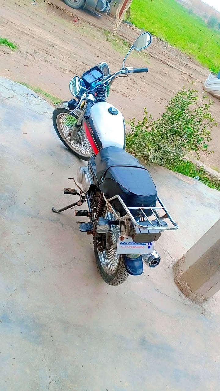 السلام عليكم دراجه للبيع تايكر موديل 20 سعر 300 . وبيه مجال دراجه كامله  من كلشي  كلك   كهربائيات كله شغاله  دشبول  جديد  اشاير ليت بك ليت   مكان بابل محاويل  ***********
