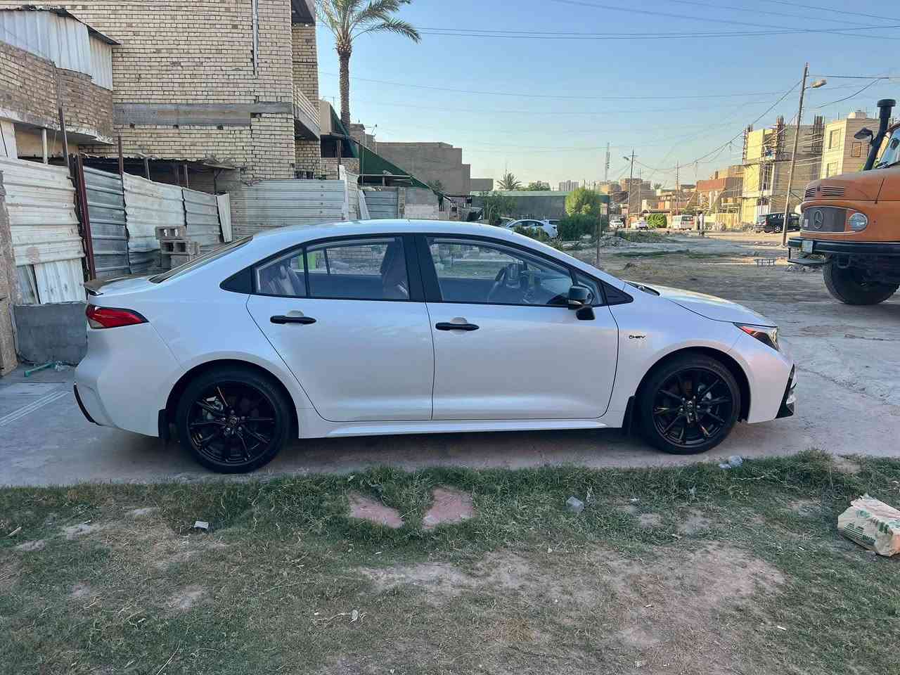 السلام عليكم
كورلا 2025
لون ابيض صدفي 
السياره جديده بمعنى الكلمه 
بدون ضربه بيها شخط بلدعاميه الخلفيه خفيف 
بغداد الدوره 
***********
