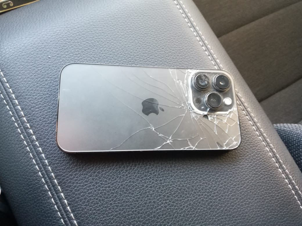 سلام عليكم آيفون 13 ابرو
البطاريه 82
الذاكره. 256
السعر 450 ألف 
مكاني. بغداد. *********** 
بس. الضهر مكسور
