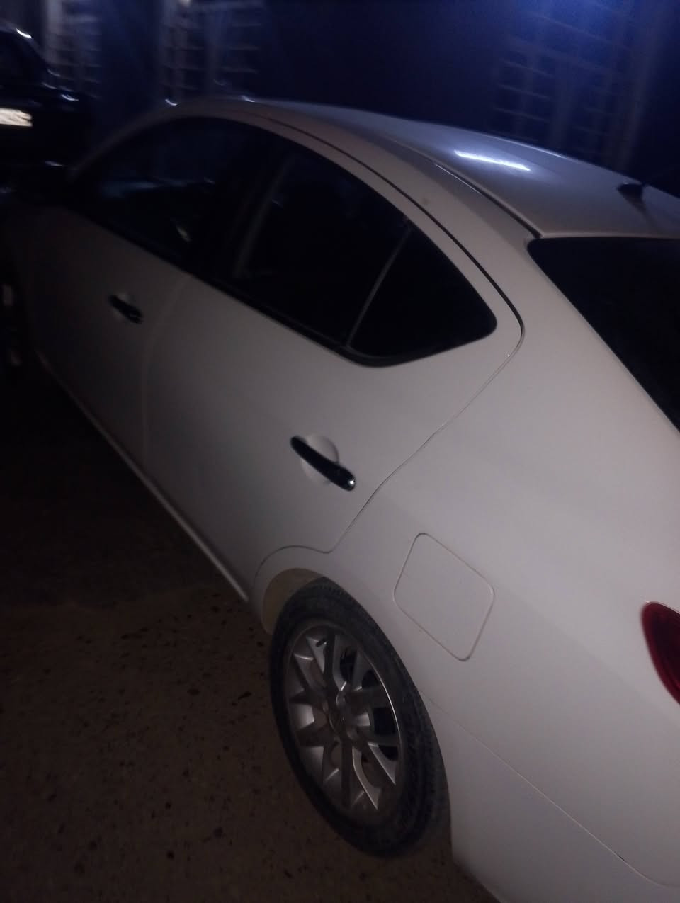 السلام عليكم للبيع نيسان سياره جديده وضع شركة 2023رقم اربيل هزه جديده قبل شهر تحويل مباشر 
ضرر شبر بل جنطه بارد بدون صبغ 
مكان بغداد ابوغريب 
للتواصل ***********
***********
