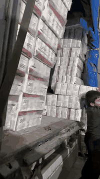 تم وبحمد الله تعالى وصول
حاوية كلينس دوف الثقيل الاصلي 
وجميع الأحجام توفرت
200 سحبة 
400 سحبة 
500 سحبة 
600 سحبة 
700 سحبة 
900 سحبة
يطلب من الوكيل الحصري في محافظة نينوى 
مكتب العروض للتجارة والتوزيع 
للطلب والاستفسار:
***********
***********
