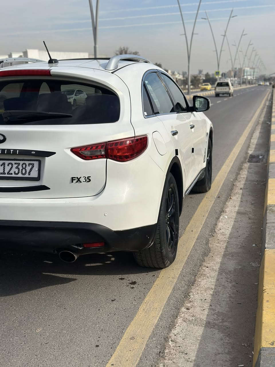 🚘 للبيع – إنفنتي FX35 موديل 2011
💵 السعر: 115 

المواصفات:
الموديل: Infiniti FX35 – 2011
محرك 6 سلندر 3.5L
ناقل حركة أوتوماتيك
دفع رباعي AWD
اللون: أبيض
داخلية جلد
شاشة عرض + كاميرا خلفية
تحكم بالمقود
 تبريد 
ثبات عالي وأداء ممتاز
الضرر  السياره 
بوند وجاملغات 2  
 مبدل نفس الوان. بدون صبغ او معجون 

📍 السيارة جاهزة للفحص

📞 الاتصال 
***********
***********
