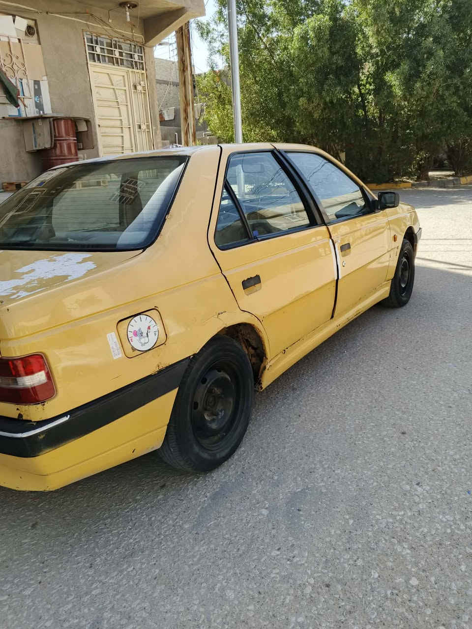 السلام عليكم بيجو 405 موديل 2010
مصفره هيئه وغرامات السياره خير من الله 
اي نقص مابيها عوزه فقط تبريد كهربائيات كلها شغاله
السعر 20 وبيها مجال بسيط مكان نجف ***********
