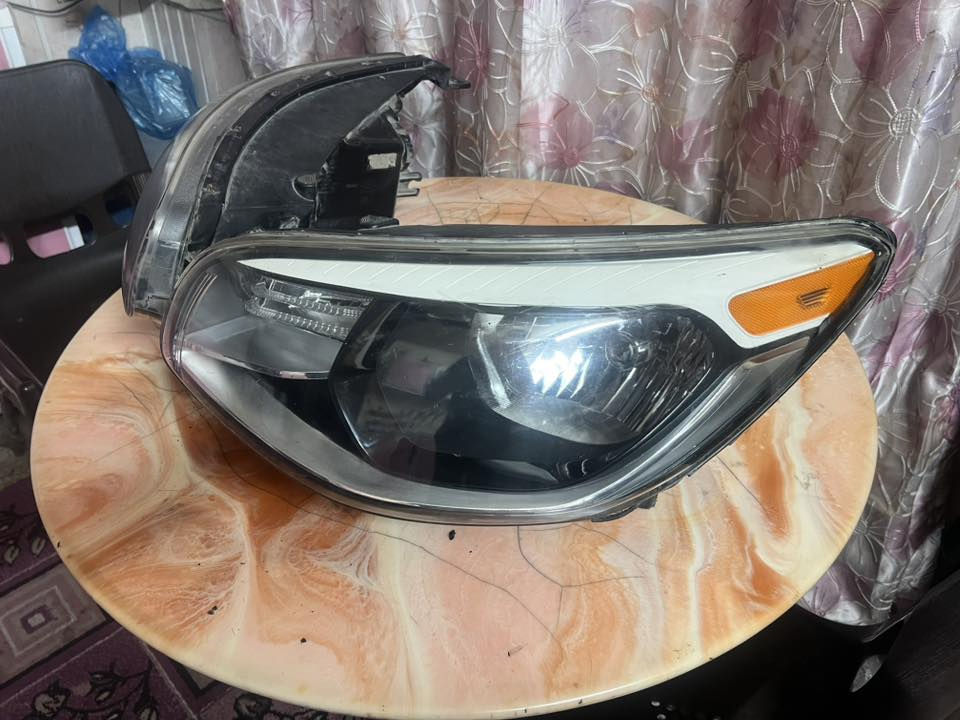 سلام عليكم لايتات كيا صول 2018 جام نظيف والظهر نظيف السعر 300بيها مجال قليل الهاتف ***********
