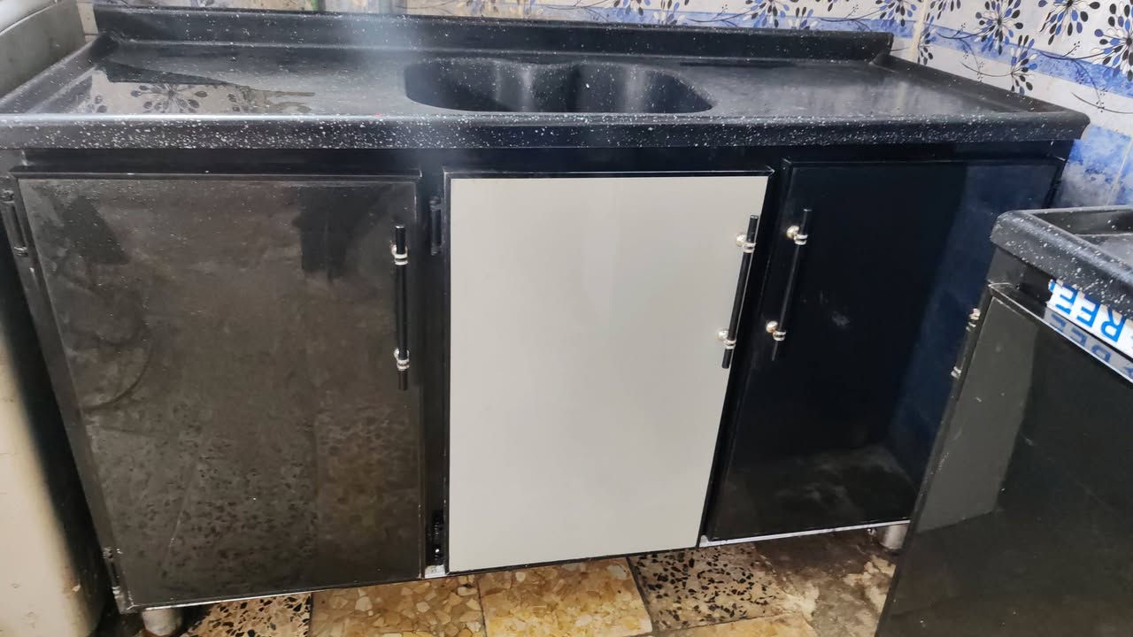 كاونتر مستعمل قليل للبيع نضيف جداً
قياسه متر ونص
3 قطع كله مرمر 
السعر 450 الف وبي مجال
العنوان / بغداد البنوك شارع الفتلاوي 
للاستفسار الاتصال على الرقم / ***********
