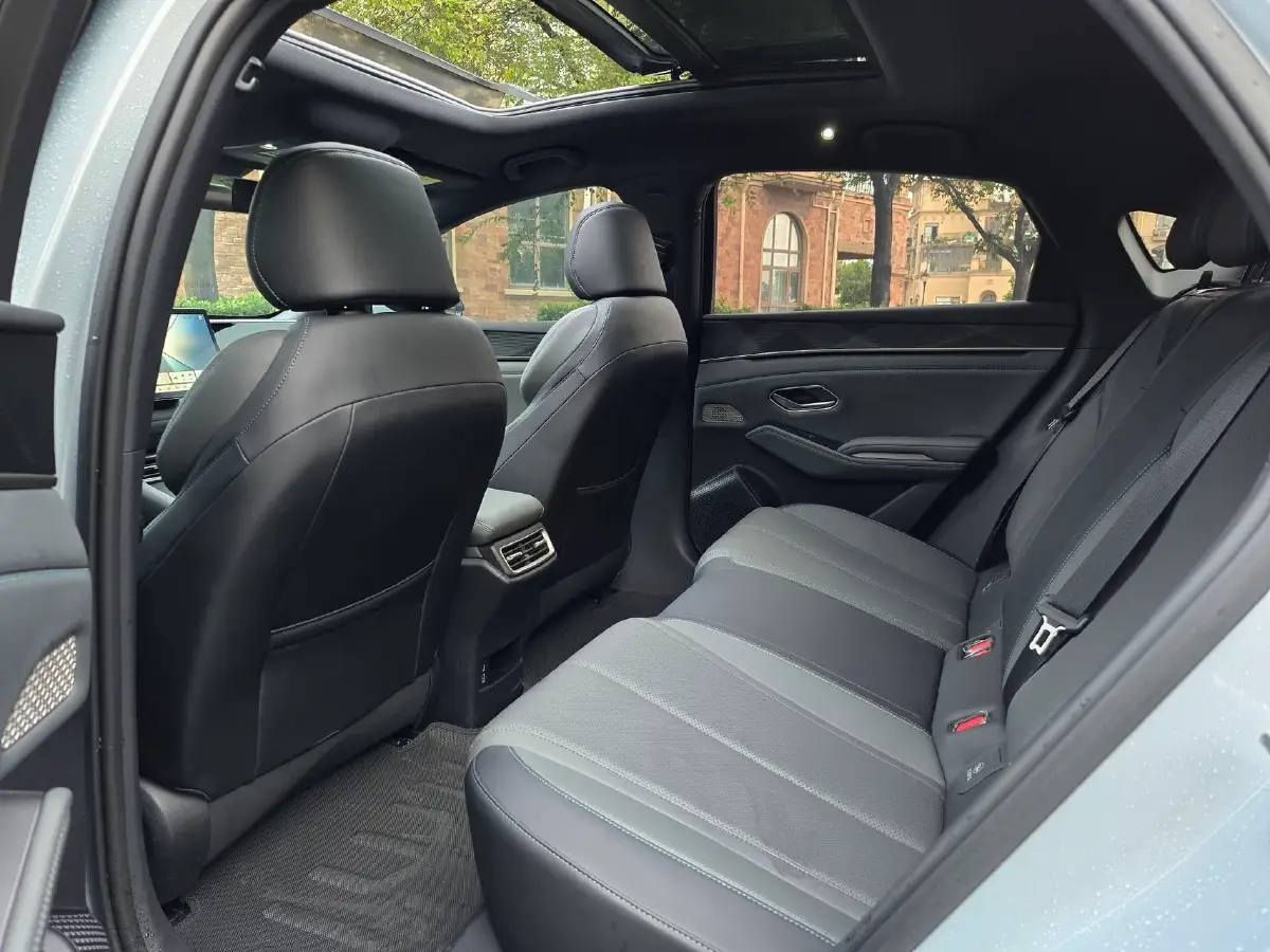 BYD QIN L, 2025, PHEV
بي واي دي كن أل، 2025، بلك إن هايبرد
ماشية بحدود 4000 كم
 السعر 24 مليون و700 الف دينار

13 كامرة وداش كام ووضع الحراسة
فتحة سقف بانوراما
إصطفاف ذاتي  (  أوتوبارك.)
أوتو هولد 
شحن وايرلس ومنافذ يو اس بي وتايب سي
رادارات وحساسات أمامي وخلفي وجانبي
مقاعد جلد وكرسي السائق كهرباء 
الصندوق الخلفي كهرباء
مصابيح LED
بصمات تشغيل وأبواب
وضعيات قيادة
قيادة شبة آلية ( تنبيه وتحديد المسار ،وتوقف تلقائي)
 وباقي المواصفات المعروفة
السيارة موجودة في كربلاء للاتصال
***********
