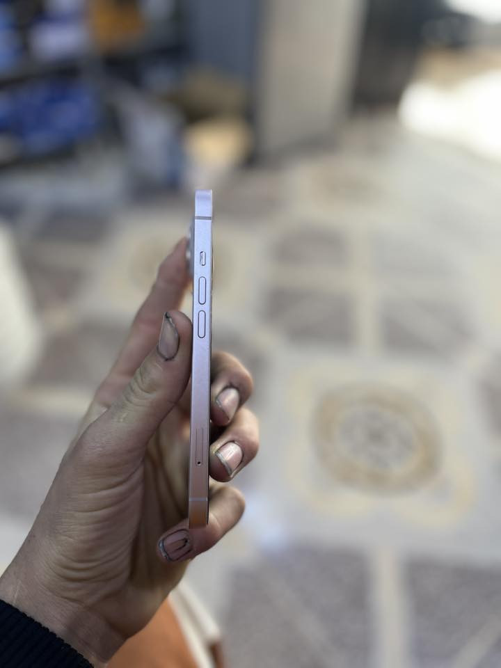 ايفون 13 عادي للبيع الجهاز نضيف ومتوازي على بيعته بطاريه 95 الجهاز لقطه دبل 128 مكاني موصل 
***********
***********
السعر 475 وبي مجال
