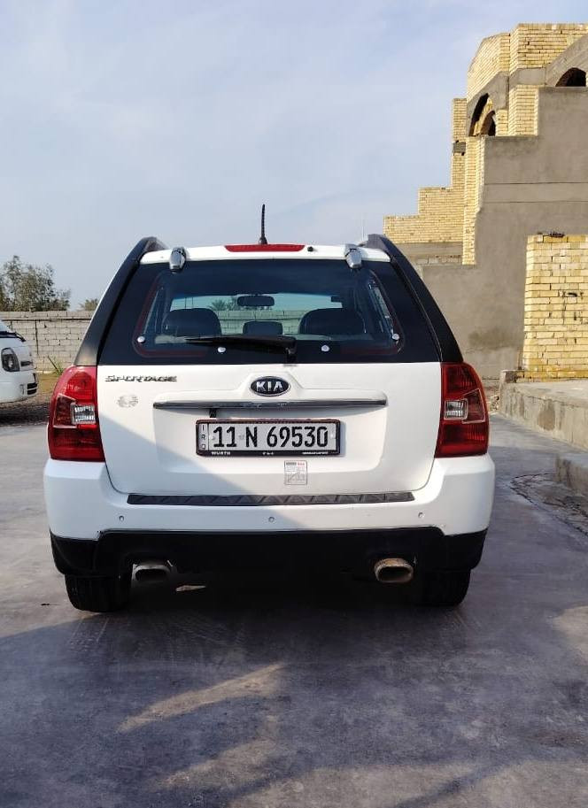 السلام علیکم من رخصة الادمن للبيع کیه سبورتج مودیل 2009
الون ابيض 
محرك كير مکفولات 
وارد كوري 
رقم بغداد انكليزي
بسمی شرط التحويل ثاني يوم 
تخم تایر جدید باتري جدید 
تبرید فول 
شاشه تاب کامرة
مكان السياره بغداد الغزاليه
***********
العسر 130 وبيها مجال

