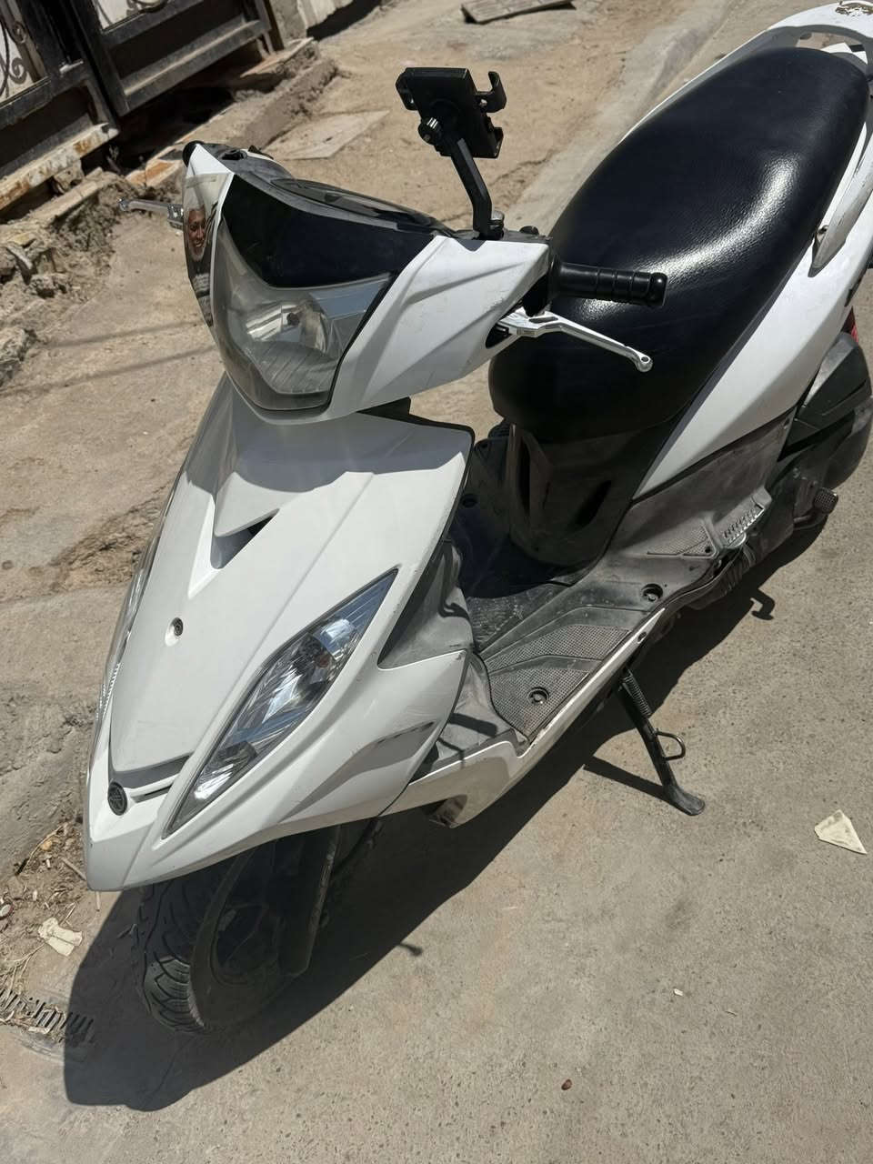 سلام عليكم 
دراجه GTR بيضه  نضيفه دراجه مكفوله  وبلاديه  كلشي بيها بلادي مكينه ما مفتوحه واضمنلك بيها شلعه ومعدل  كفرات وغراضها كلشي بلادي نازله من الحاويه قبل شهرين و٨ ايام  واوراقها كامله   السعر علا هذا الرقم***********
