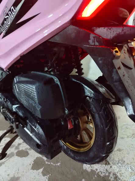 سلام عليكم دراجه للبيع مكينه مامفتوحه كهربائياته كله شغله ومحتاج واريد ابيعها سعر 350 وبيها مجال مكاني البصره الزبير رقم الهاتف،***********  موجود بي واتساب
