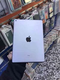 يالله🤍 ايباد 6  ذاكره 128  بطاريه فوك 90  نضافه 100‎%‎  سعره 135 بي مج...