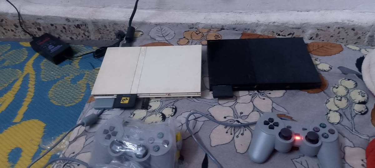 بلاي 2 للبيع شغالات مكان الدوره ابو دشير والسعر اثنينات 50 قفل ***********
