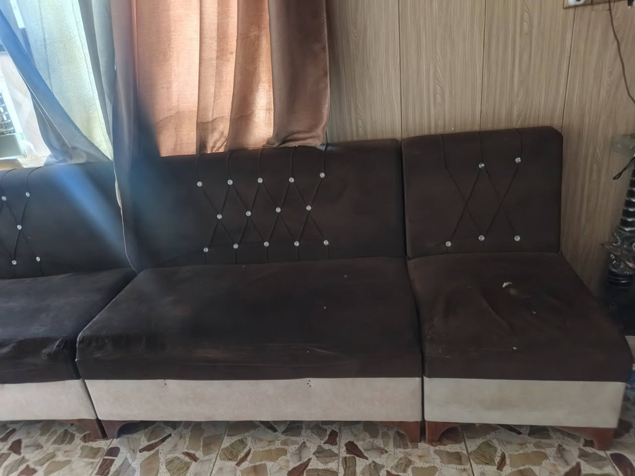 السلام عليكم 
تخم شمالي للبيع
25 مقعد 
مستعمل وفيه اضرار بسيطه جدا
للاستفسار 
***********
السعر400 وبيه مجال ( للشراي )
