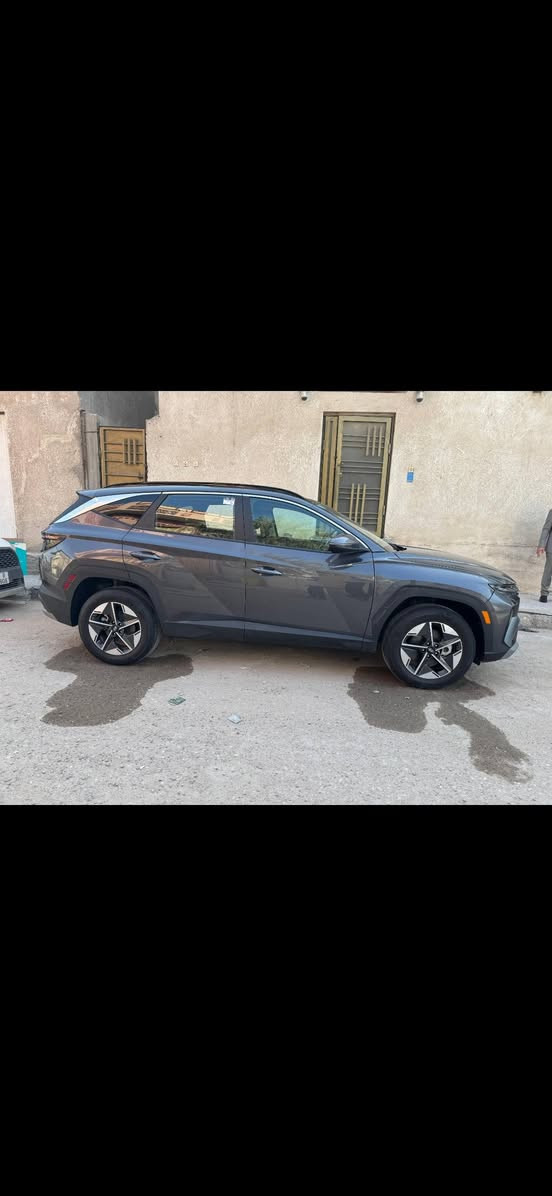 HYUNDAI TUCSON HYBRID 2025
📍السيارة موجودة في البصره للتواصل ***********

هيونداي توسان هايبرد 2025
المسافة المقطوعه 15000
اللون . رصاصي   
محرك. 1600cc هايبرد 
الموديل 2025

                  ======= الاضافات👇👇 ======

فتحه بانوراما  
شاشة كبيره نفكيشن 
بصمة تشغيل 
بصمة أبواب 
رادار امامي
 مانع تصادم
تحديد مسرب .
نقطة عمياء .
كاميرا خلفيه
كاميرا عداد 5 
كاميرا 360
كراسي جلد .
كراسي كهرباء عداد 2
طارة مدفية .
كراسي مدفية + مبرد 
مثبت سرعة
تحكم ستيرنج
نظام قيادة ذاتية 
تشغيل عن بعد سياره 
شاحن وايرلس
هاند بريك كهربائي
حساسات خلفيه + اماميه 
دفع رباعي 4X4 
باب خلفي كهرباء 
اضويه اماميه زنون LED
كشافات ضبابي LED 
اضويه خلفيه LED
نظام GPS+ خرائط 
ويل 19
3 انظمة قياده Sport /ECO / Normal
كندشن مركزي امامي + خلفي 
تحريك السياره عن طريق بصمه 
بلوتوث 
مدخل AUX + USB

🚗🚗حادث السيارة كما موضح في الصور 🚗🚗. 
*********** 
حادثه جدا خفيف  السعر 225
