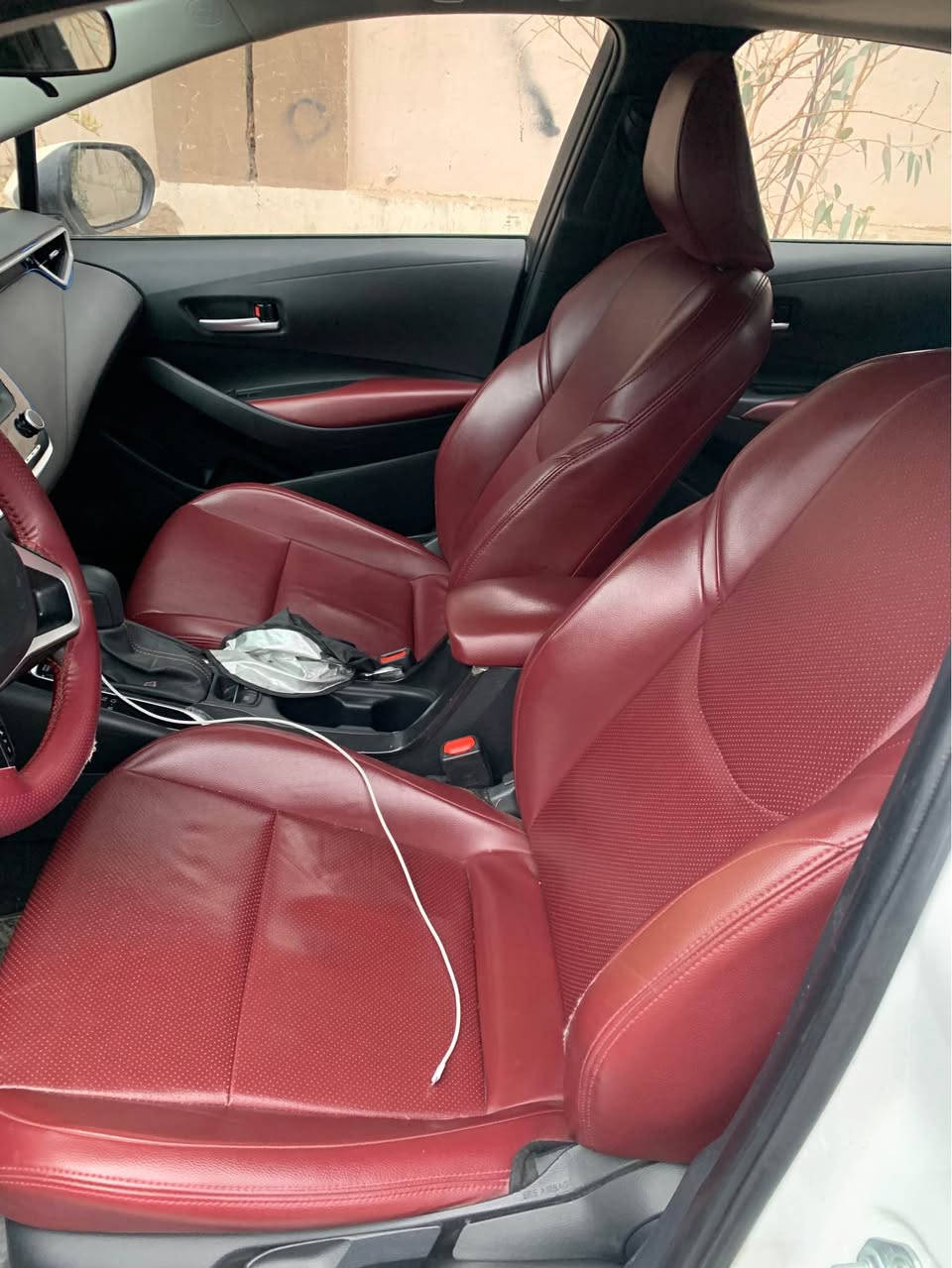 كورولا 2024 هايبرد سيارة جديدة مواصفات كامرة دواره.كشن جلد احمر. هاندبريك كهرباء. تبريد قطعتين. تحديد مسار. سيارة نظيفة جدا . بيها نقطة صغيره بالباب مال احجار .ماشية 31000. 
السعر 149 ورقه. بيها مجال بسيط. للاستفسار 
*********** كركوك, العراق
