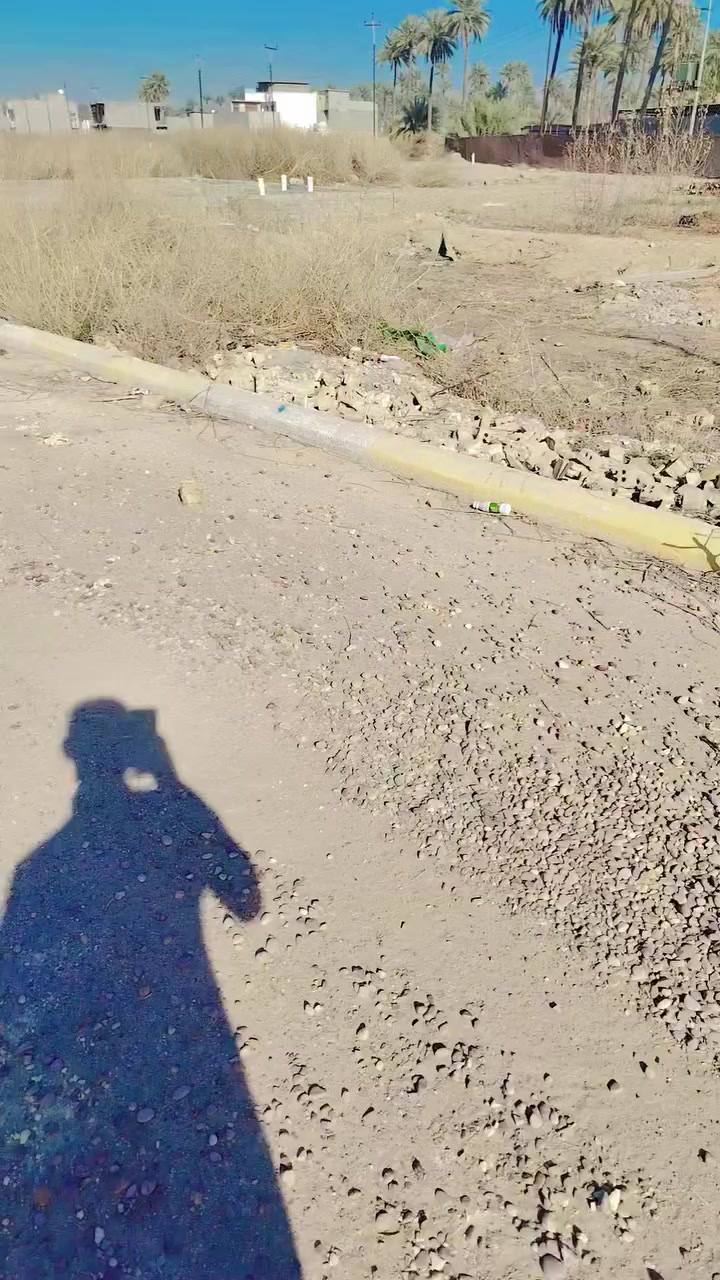 قطعة أرض للبيع مساحة 100 متر الواجهة 11ونص النزال 9 شارع ماجد الحميد قريبة جدا ع الشارع الرئيسي خدمات كاملة للتواصل ***********
