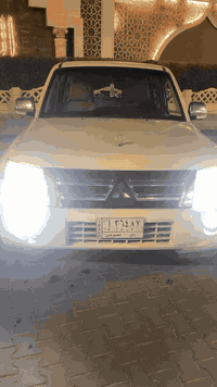 السلام عليكم 
باجيرو موديل. 3500 حبتور 
محرك 3500
دواخل جلد 
كشنات كهرباء
كشنات تدفئه تبريد 
مري شفط 
تحكم ستيرن 
حساسات خلفيه
السياره فتحه و دمام خلفي
تبريد 3 قطع
محرك و كير كفاله عامه
صدر نضيف نسبه 100%
تخم تاير جديد
السياره بأسمي مشروع وطني 
رقم بابل 
كفاله عامه 
سيارة جديدة بمعنى الكلمة ماشية 150الف 
بيها جلخات بسيطة بالدعامية الكدام
السعر180 وبيها مجال
العنوان النجف الاشرف /***********
