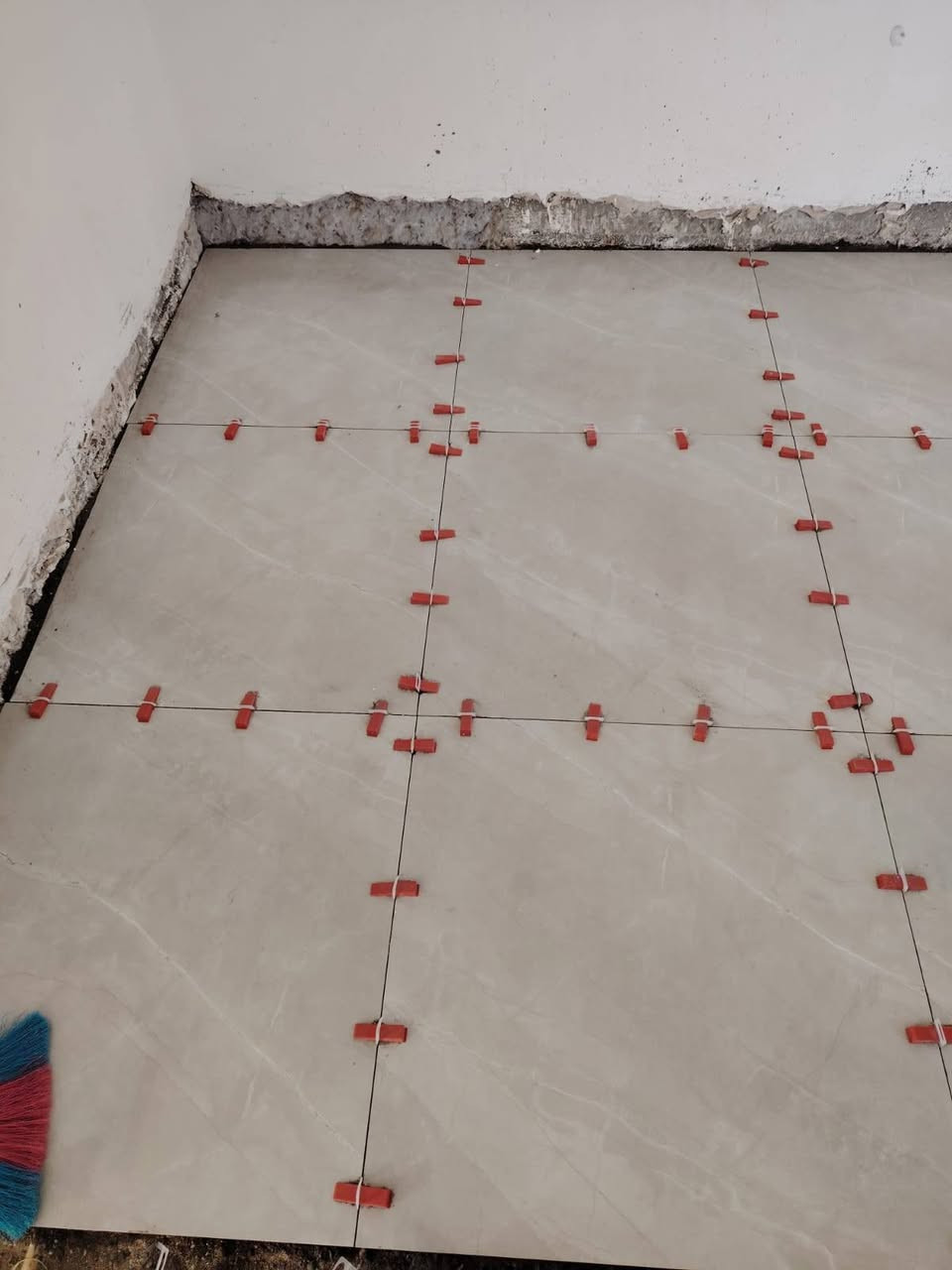 خلفه بورسلين ومرمر اشتغل ع المتر وقطعي تسليم مهندس***********
