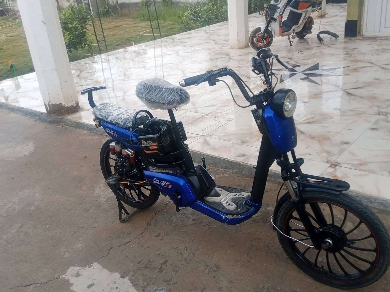 السلام عليكم دراجه شحن بيع مستعجل موديل 2024 شرط البطاريات على الفحص جديدات سعر الدراجه 125 وبيها مجال للطيبين مكاني ديالى الخالص ***********
