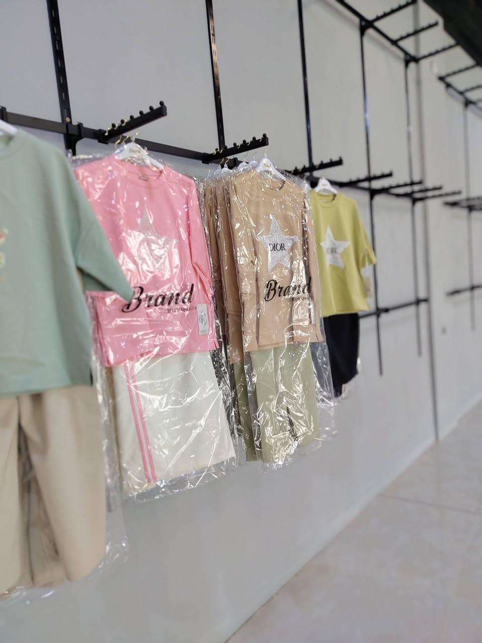 صباح الخير المباشرة اليوم ب عرض الملابس و غدا الافتتاح بإذن الله 
أسعارها أسعار جملة وتشرف بمروركم


**إذا كنت صاحب هذا الإعلان وتريد حذفه لأي سبب، رجاءا أرسل رسالة إلى الدعم الفني**