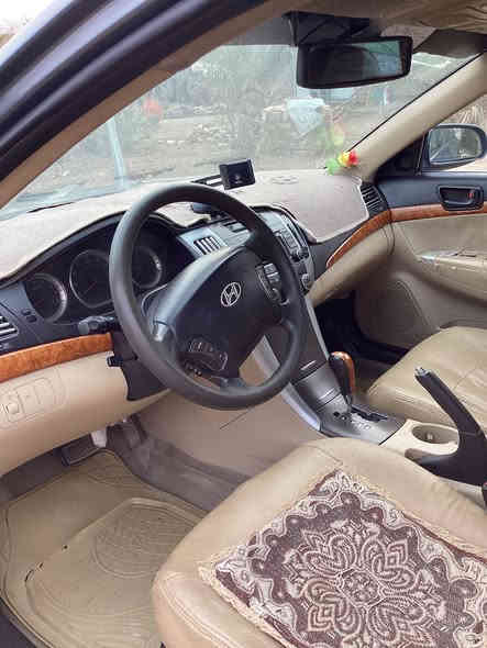 ##للبيع أو مراوس 
سوناتا موديل 2009رقم بغداد باسمي فول مواصفات فتحه تحكمات كشن كهرباء باقي مواصفات معروفه 
بيها 3قطع صبغ وخشم بنيد بي طخه مصلحه 
2400 جاهزه خير من الله 
السعر 107 بي مجال بسيط 
الاستفسار ***********
