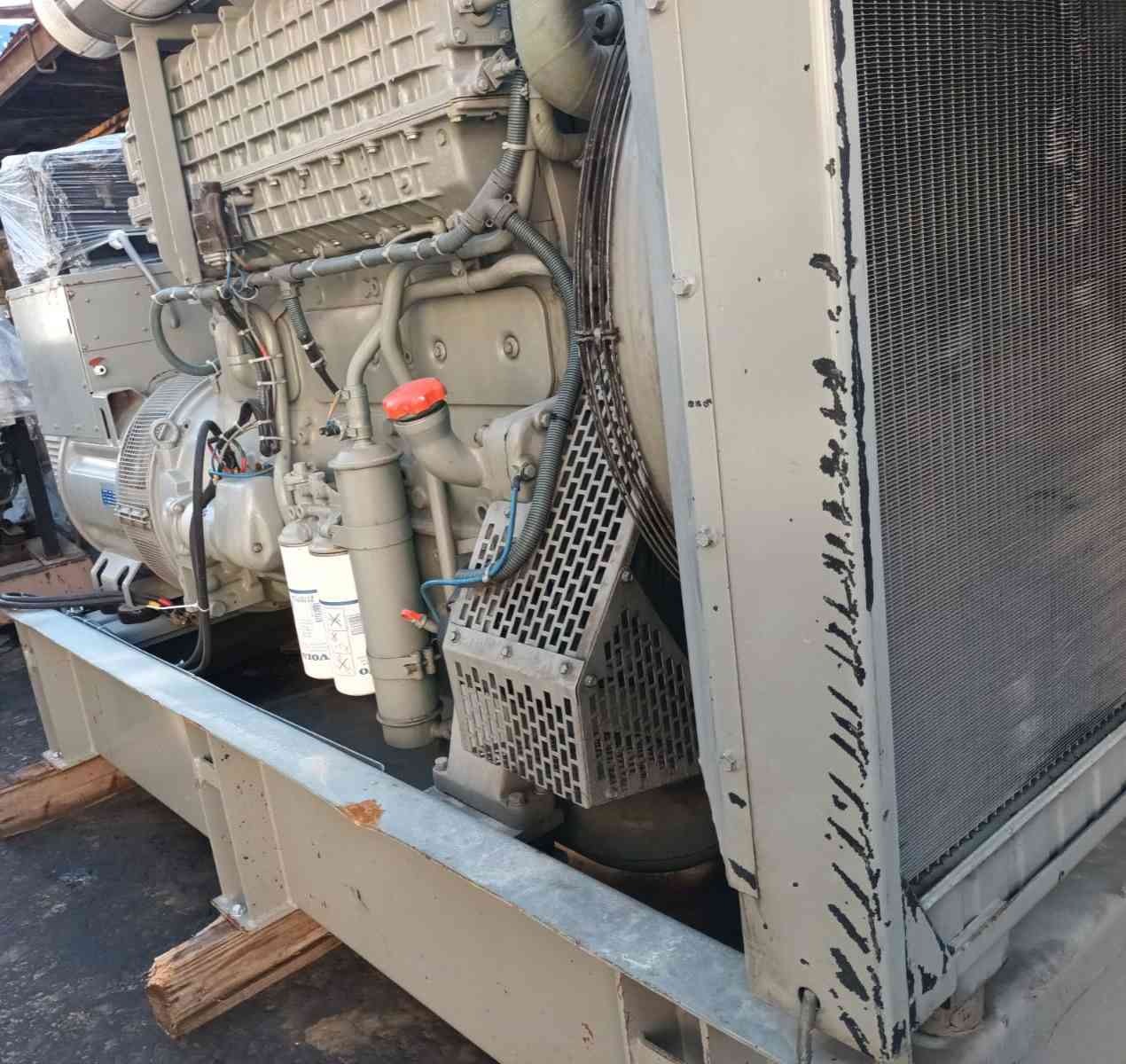 مولد فولفو 6 سلندر TD121  سوبر حفتر كولر وارد اوروبي توليد ميغالتي إيطالي 220KVA ساعات العمل قليل جداً وضع الشركــة اخو الزيرو شاشة نظام حماية فول اوتو شرط الشغل وشرط الفحـص العنوان اربيل للأستفسار الإتصال على *********** يوجد توصيل لكافة المحافظات وبضمان 🚚
