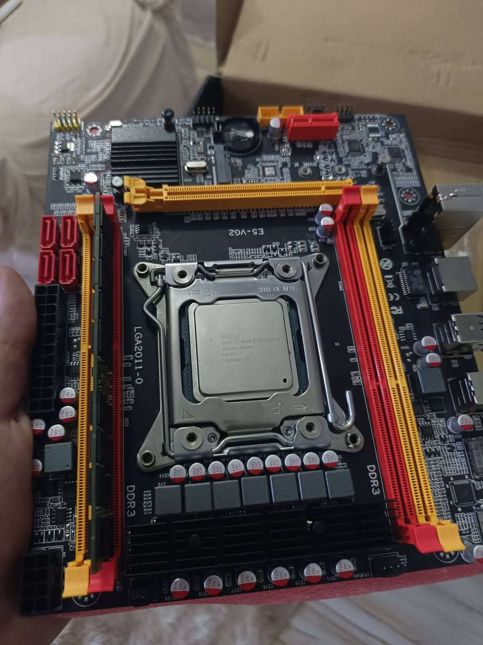 كومبو بورد ومعالج ورام ... 

Bord zaus ddr3
Xeon E5_2650
ram ddr3 16g

سعر الكومبو 45 فقط ...


**إذا كنت صاحب هذا الإعلان وتريد حذفه لأي سبب، رجاءا أرسل رسالة إلى الدعم الفني**