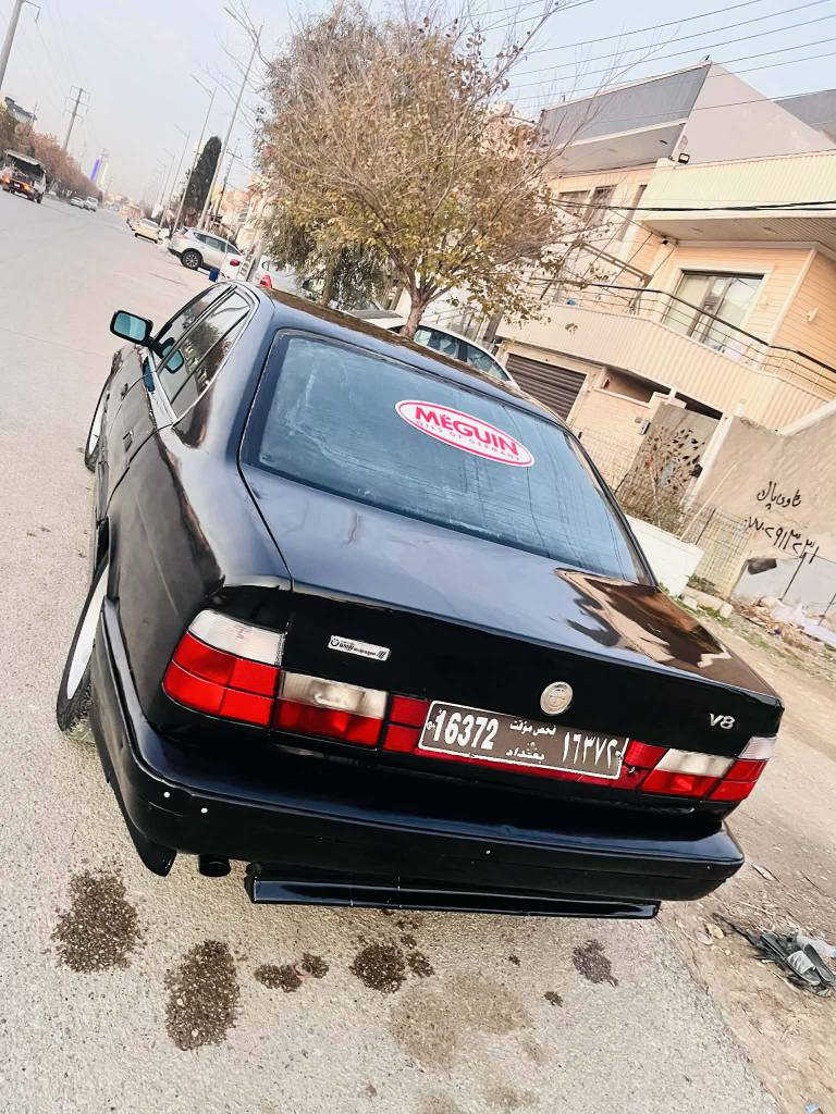 ‏بي إم دبليو ١٩٩٣
٤ جام كاره‌با 
سه‌یاره‌كه‌ ئاڕمی پلاستیكه‌ ون بوه‌ 
من به‌ علوج ئه‌یفرۆشم به‌شه‌رتی ماڵی مه‌ده‌نی 
سه‌یاره‌كه‌ تازه‌ ته‌ئمیره‌ تاقم وایه‌رو لایتی پێش و دوام تازه‌ بۆ گۆڕیوه
سلف و ده‌بڵه‌كانیم تازه‌ بۆ گۆڕیوه‌ 
گێڕو مه‌كینه‌ی به‌شه‌رت بێ عه‌یبه‌ نوقسانیم تیا نه‌هێڵاوه‌‌ پۆڵیشم بۆ كردوه‌
سعری:١٩ گه‌ڵاو مه‌جالێكی كه‌م 
سه‌یاره‌كه‌ له‌ سلێمانیه‌. 
ژم:*********** السليمانية, العراق
