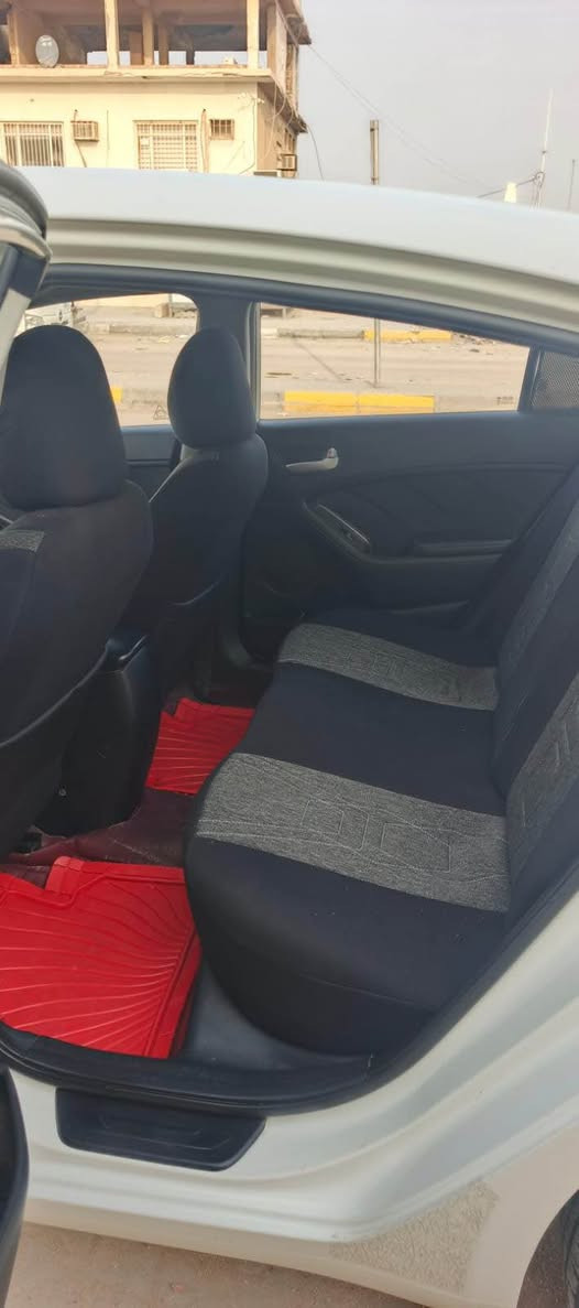 السلام عليكم 
سيراتو  مديل 14 السيارة كفاله ضربه وصبغ وتبديل عدا بارد بيها خفيف شوف العين رقم بصرة بأسمي شرط التحويل السيارة جاهزه ماشيه 177 الف اي نقص ما بيها السعر 125 للاستفسار اتصل على *********** البصرة, العراق
