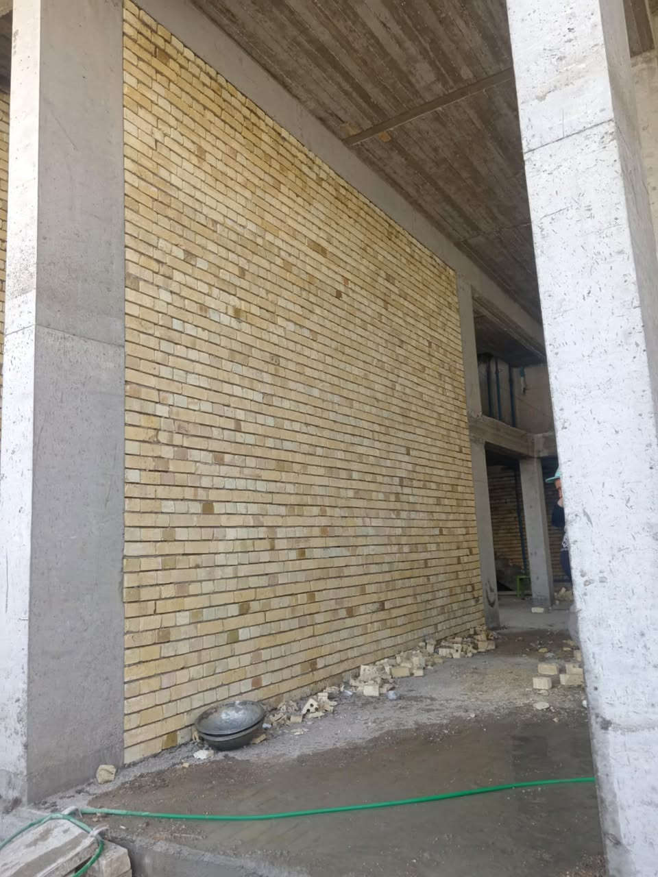 السلام عليكم خلف بناء درجة اولى تسليم مهندس متفرغ حاليا ***********....***********
