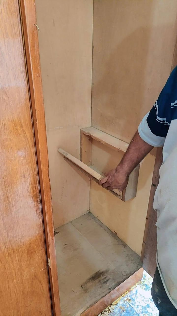 السلام عليكم
كنتور ٣ أبواب صاج
يحتوي على قاصه سريه
موضحه
السعر ١٥٠
المكان الكريعات مقابل مطعم البلام العائلي
موبايل ***********
لانرد على التعليقات فقط الاتصال
