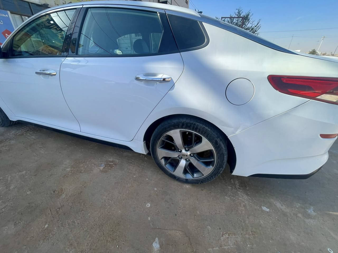 كيا اوبتيما 2019 وارد امريكي محرك 2.4 فول مواصفات بصمة +بانوراما + رادارات + تحديد مسار + نقطة عمياء + مثبت سرعة + جنطة كهرباء + كرسي سائق كهرباء السيارة ما بيها نقص، حادثها خلفي بدون ايرباك ومصلّح درجة أولى، قبق الجنطة مبدّل والجاملغ معدل ومصبوغ وبيه حادث ب امريكا باب بلادي تبديل وصبغ  
صور الحادث بلمنشور والسونار ع خاص
رقم السياره نجف
السعر 145
***********
