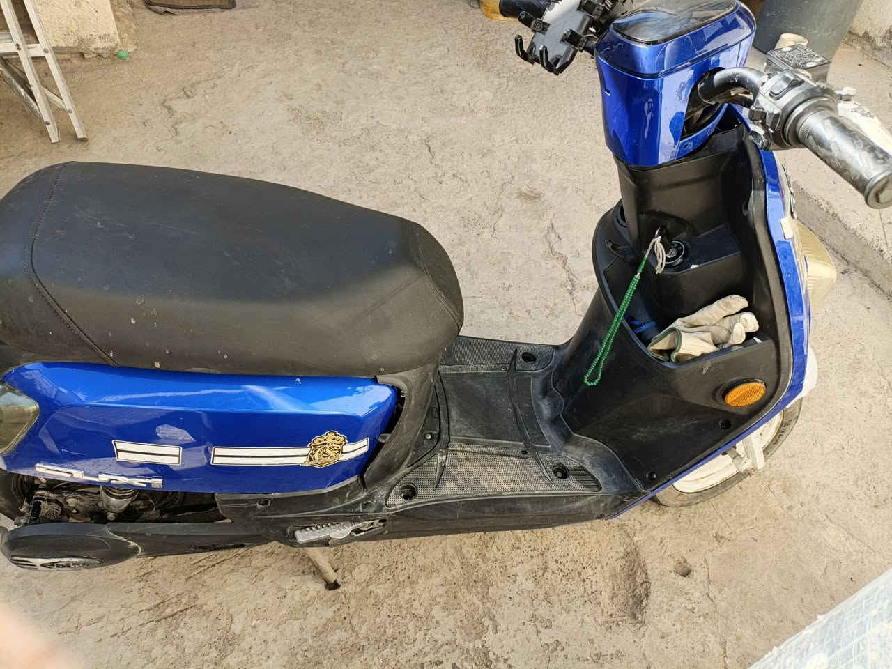 السلام عليكم دراجه شحن نوع بوليس مسطره بطاريه ليثيوم فوسفات الحديد دراجه شوي بيها شخوط بلكفرات تمشيك 
بلسرعه الاول 120كيلو والسرعه الثانيه تمشيك 100كيلو والسرعه 3تمشيك 80كيلو نضافه الدراجه موضع بلصور بريكات عنبار ملف الدراجه1500 بطاريه 78بولط و32امبير بيها شلعه تخبل ضمان بلبطاريه سنه والبطاريه تمشيك تقريبن3سنوات عدد دورات الشحن50 السعر مليون وبيها مجال لحد يكسر بلسعر مكاني بغداد البلديات الصحفيين 
رقم: ***********
