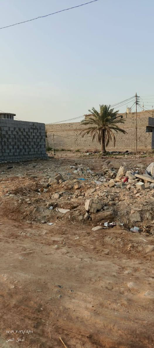قطعة للبيع مساحة 220 متر واجهية 11 النزال 20 تبعد عن تبليط 70 متر السعر 14 وبيهه مجال الاتصال ***********
