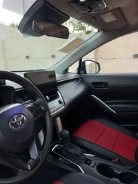 للبيع كورلا كروز موديل 2025 صيني داخل جلد السياره فول مواصفات السياره ...