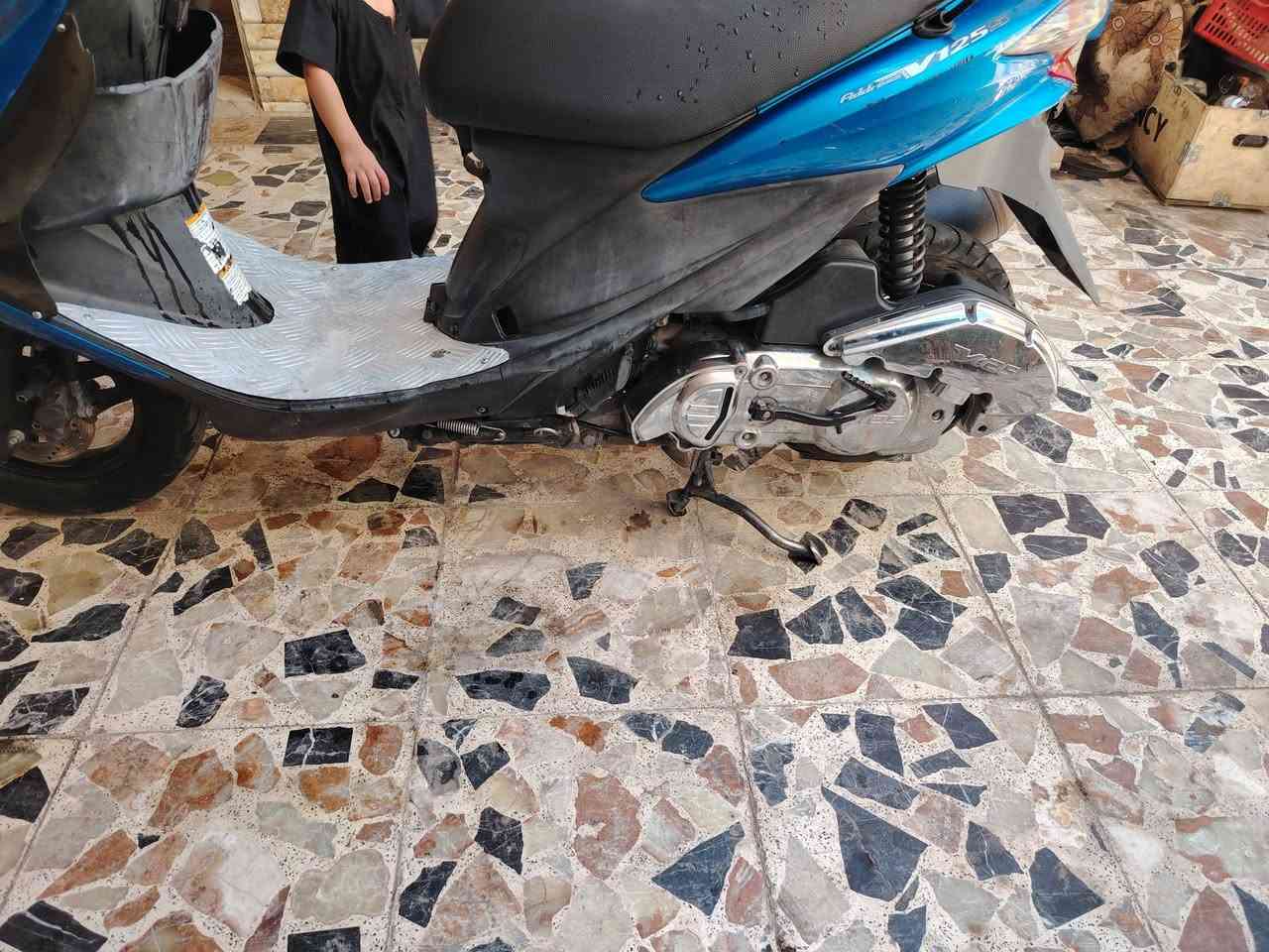 لبيع دراجة ادرس تخبل حديث الياباني ستان كهربائي نوزل نضافتة محركة كشرة 100٪سعرها ٧٥٠ الف العراقي هذا رقمي ***********
