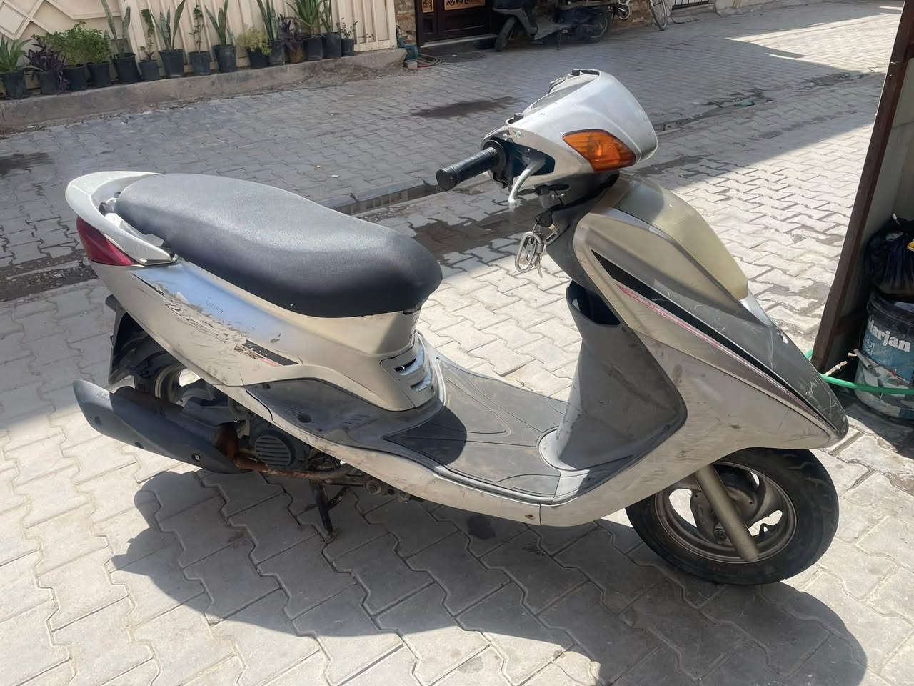 بريز للبيع   مكينة متنسمع كابريتر بلاد كهربائيات كاملة سلف هندر  سعر٦٠٠ وبيها مجال  مكان حرية مدخل البستان. ***********
