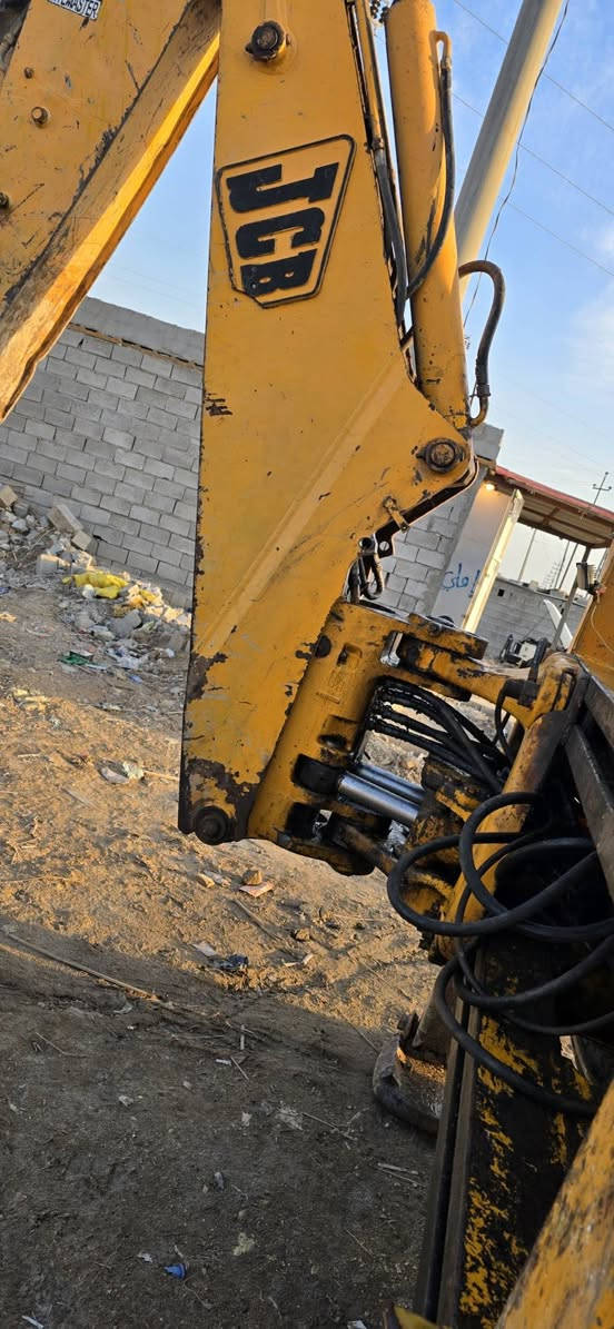 جيسي بي للبيع موديل ٩٩ كير عادي مكينه لا بخار ولا تنقيص كير خير من الله جاهز للعمل دكمه طسه كماش سلايت رقم مثنا نكليزي بسمي سنويه جديده العنوان العماره ***********وتساب
