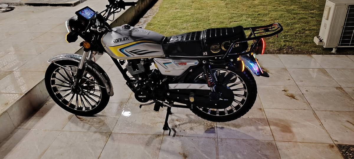 سلام عليكم سولك سيفان موديل 25 أوراق كامله1تشغيل عن بعد  بصمات 2  دراجه زيرو عل وضع شركه كلشي شغال محرك 200 شوفت عينيك سعر اتصل *********** وتدلل عنوان ديالى بعقوبة تقاطع القدس
