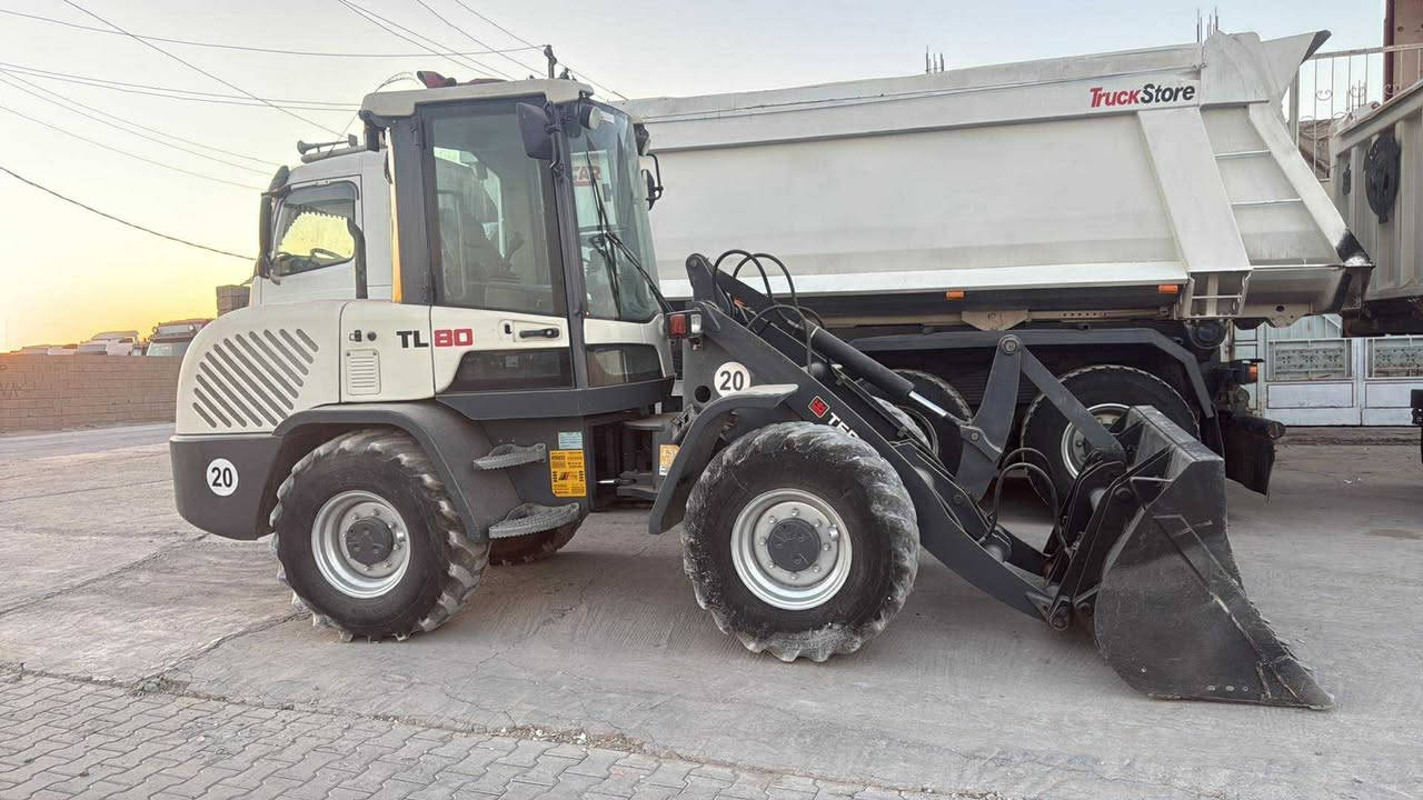 سلام عليكم شفل تريكس موديل ٢٠١١ره قم سليمانيه سعر ٢٨٥ورقه بي مجال مكان كركوك***********
