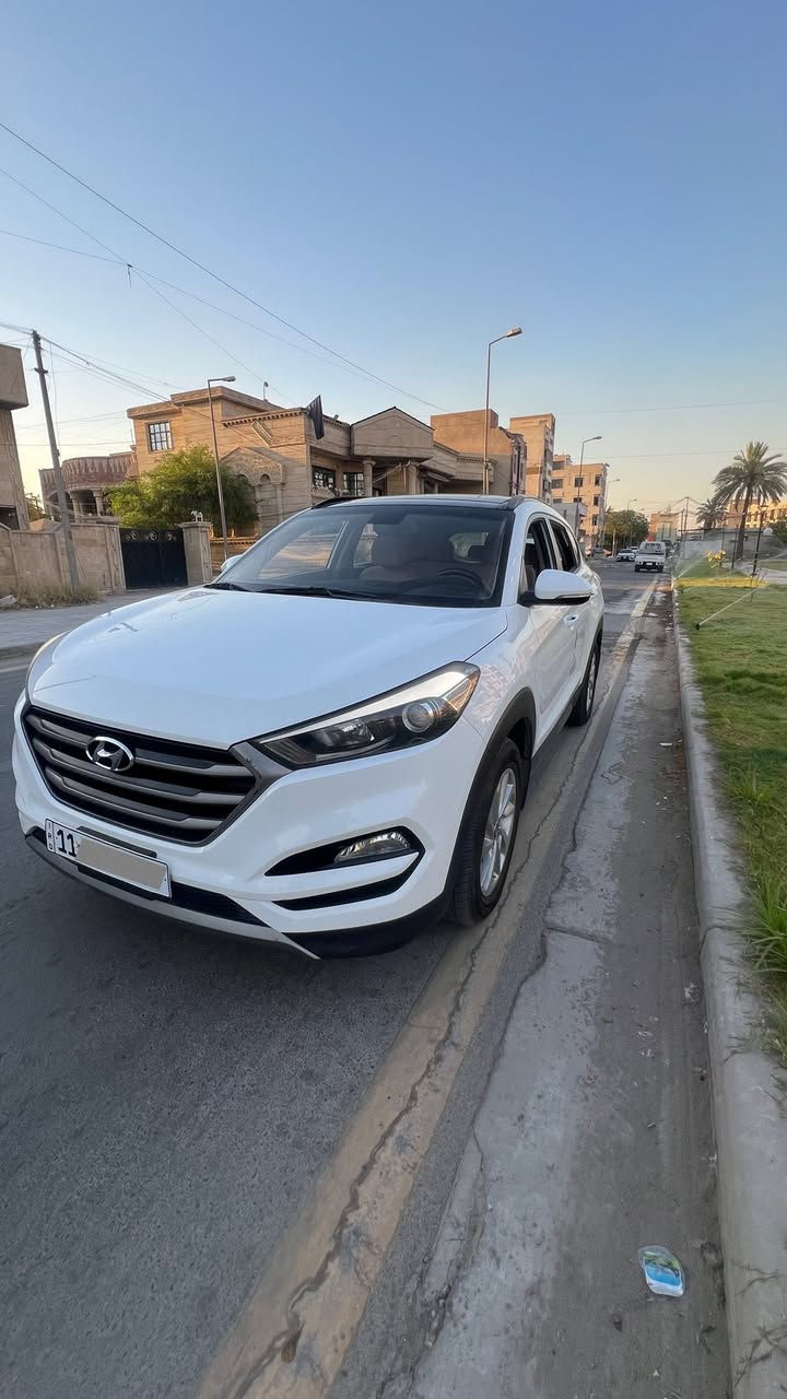 توسان خليجي 2016 شكل 2018  
محرك 2000 دوش
 كير At ٦ نمر 
تحكمات كير (اوتو-عادي) 
بانوراما (سقف جام ) 
٥ ويل كب حجم ١٧ 
تحكمات ستيرن جهتين 
كشنات مخمل 
مثبت سرعة 
تنبيه سرعة 120 
مانع انزلاق ABS 
سايد بريك بالايد  
٣ وضعيات قياده (اقتصادي-رياضي-اعتيادي)
كامره خلفية بلادية 160 درجة بالمرايا الوسطية
رادار خلفي  
تبريد قطعتين امامي وخلفي / تبريد بالجكمجه  
المرايا الجانبية شفط + اشارة بالمرايا  
اضائة LED نهارية مع مصابيح هالوجين
تخم تايرات جدد بعدها نقشتهم مرايحة 
السيارة مال بيت وبدون اي نقوصات 
ماشية 168 الف كيلو متر  
المحرك والگير مكفولات برغي ما مفتوح 
رقم بغداد بأسمي تحويل مباشر
مكانها بغداد الغدير قرب ساحة ميسلون   
السعر : ***********
