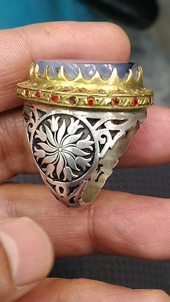 تحفه يماني صياغه يدويه ثقيله ٣٣ غرام . مطعم بتاج وياقوت الأحمر
السعر ١٦٥ مع التوصيل


**إذا كنت صاحب هذا الإعلان وتريد حذفه لأي سبب، رجاءا أرسل رسالة إلى الدعم الفني**