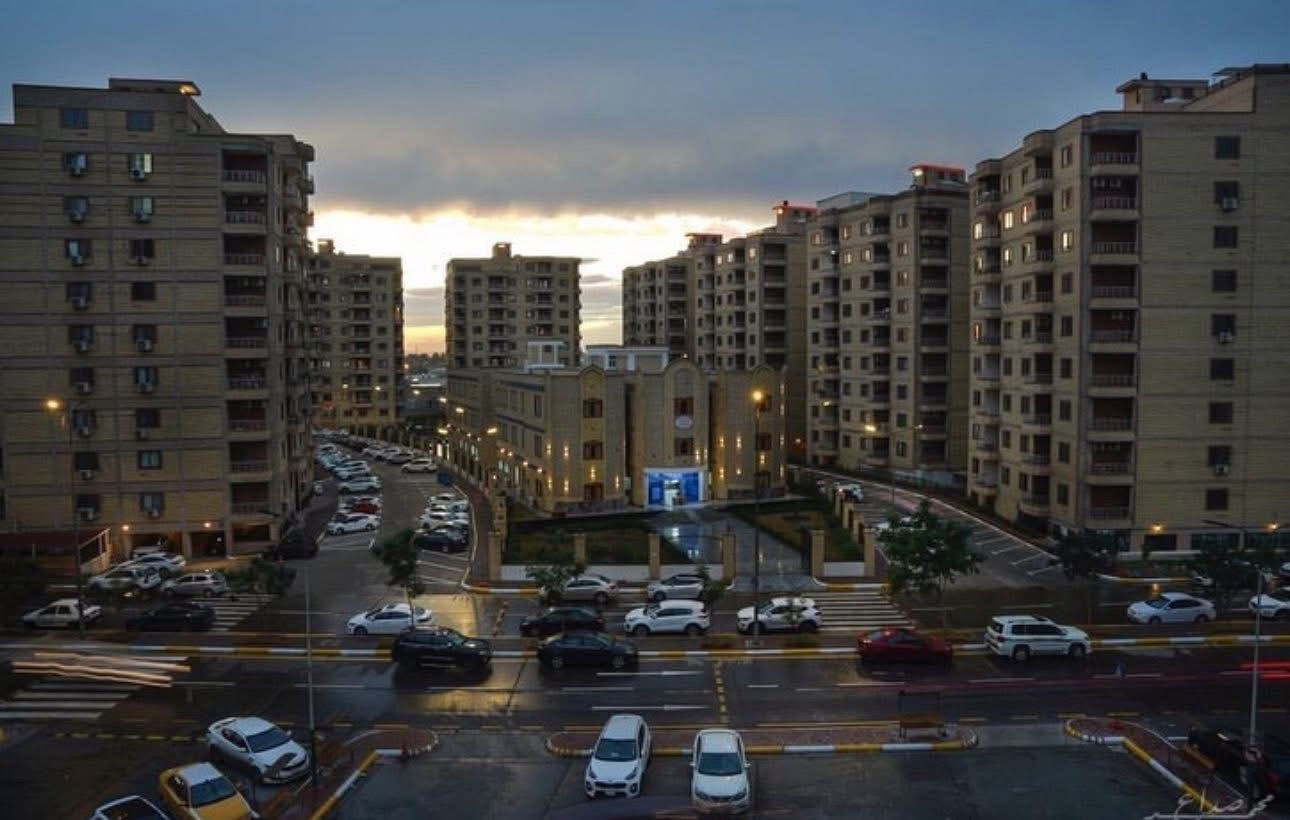 السلام عليكم.... توجد شقة ١٦٣م 
مجمع الايادي بسكولاته... 
تحتوي على ٣ غرف نوم وصالة ومطبخ وحمامات ٢....
 مجهزة ب كاونترت مطبخ وسبالت٢ وسخانات ٢ وايضا عاكسة كهرباء جديدة ( بديل المولدة) ... الشقة نظيفة جدا...

تفاصيل اكثر وتصوير للشقة  واتس اب 
***********
