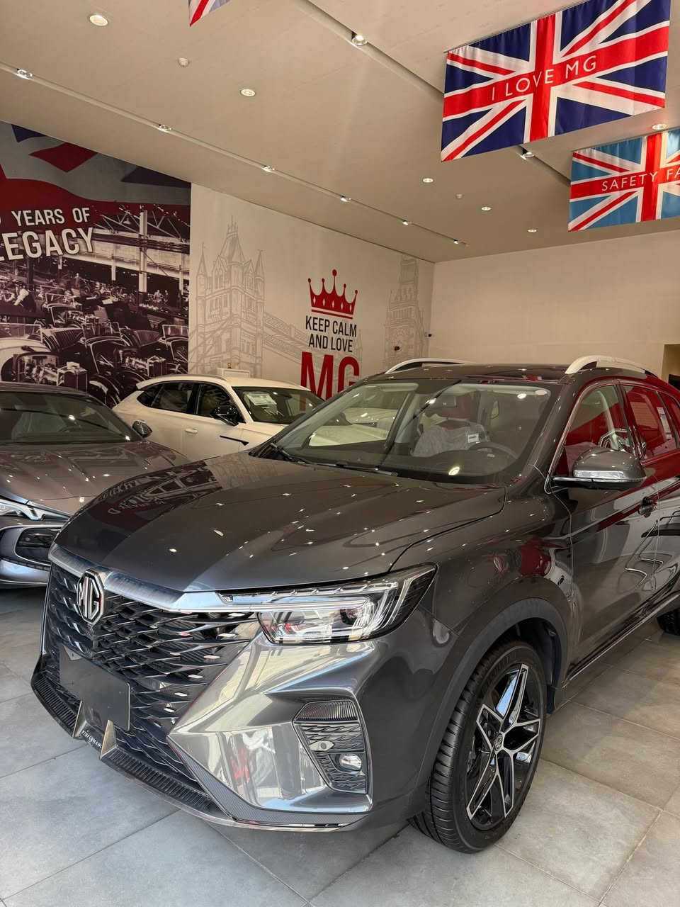 🚘 MG RX5 Plus  2025 🚘
الأناقة، الراحة، والتكنولوجيا كلها بسيارة وحدة!

✅ محرك اقتصادي وأداء ممتاز
✅ شاشة معلومات وترفيه متطورة
✅ كاميرات وحساسات للمساعدة على القيادة
✅ فتحة سقف بانورامية
✅ مقاعد مريحة ومساحة واسعة للعائلة
✅ أنظمة أمان متقدمة
✅ تصميم عصري يخطف الأنظار
فول مواصفات اعلى فئة 🥇
إذا تبحث عن SUV تجمع بين الفخامة والسعر المنافس، فالخيار الأمثل هو  MG RX5 Plus.
السعر
22,500 فقط عرض لفتره محدودة 
📍 متوفرة الآن بغداد معارض البياع شركة MG 

***********
📩 راسلني على الواتس اب للمزيد
